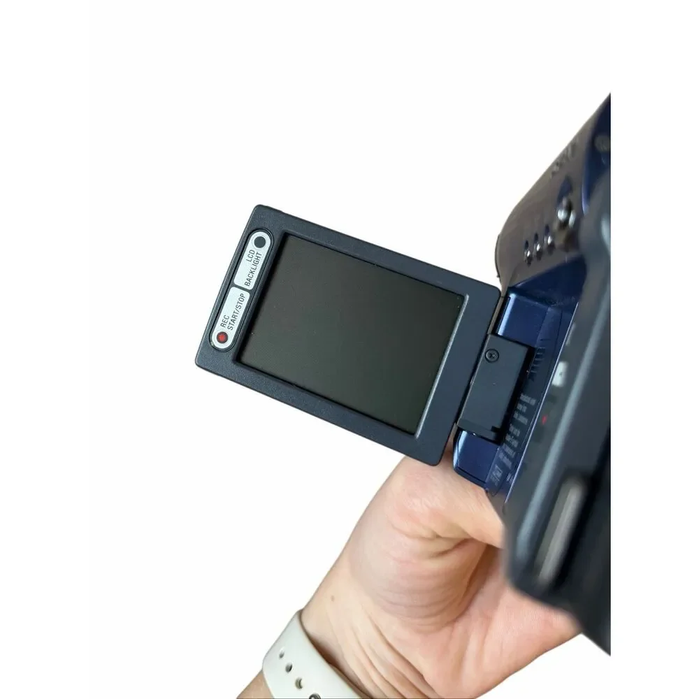 Sony Handycam DCR-DVD101‎ Camcorder Vintage CD No cables no battery charger